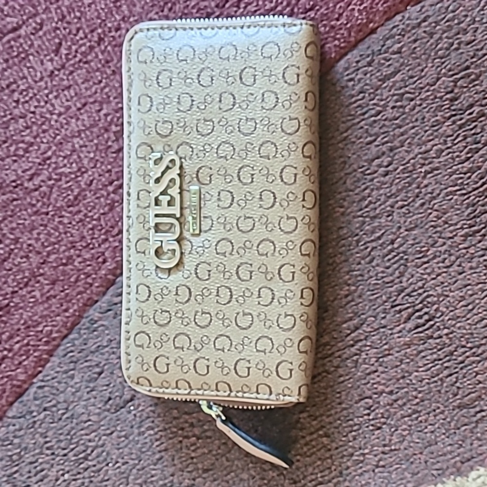 Guess wallet